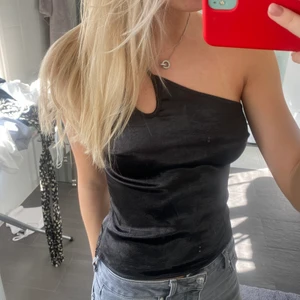 Topp från nakd - Säljer denna super snygga topp från nakd, i super bra skick. Strl S💗