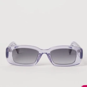 CHIMI GLASÖGON 💕🐆⚡️ - Dessa chimi glasögon köptes förra sommaren och har används en gång pga att jag it brukar ha solglasögon ( fick dessa som en present) ⚡️💕