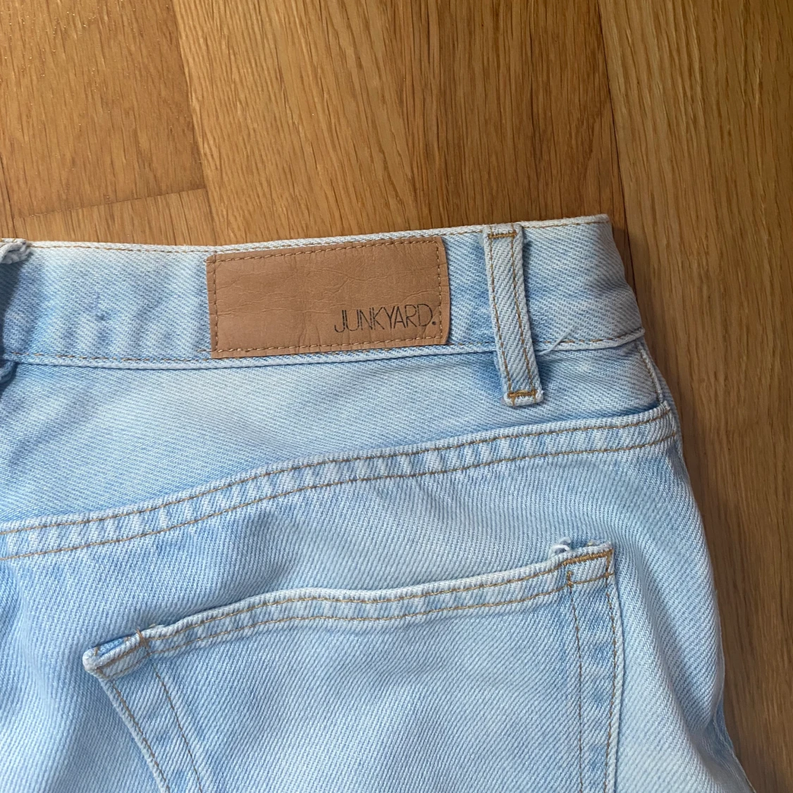 Ljusblåa jeans  - 91