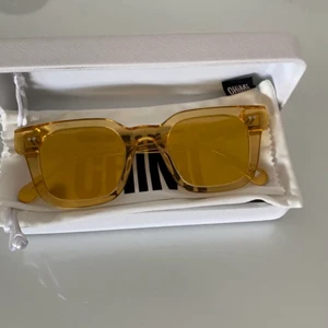 Chimi glasögon - Ett par ursnygga chimiglasögon i 004 som passar så bra i sommar! Nästan helt oanvända då jag har flera andra par som är liknande men dessa är bara så så fina!💗 !!Säljer direkt för 800kr!!