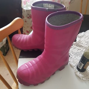 Viking fodrad stövel - Strl 36 rosa fina stövlar. Använd men  i bra skick. Frakt avgift läggs på