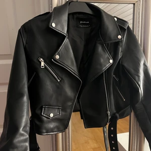 Svart skinnjacka! - Svart skinnjacka i nyskick, strl M!  