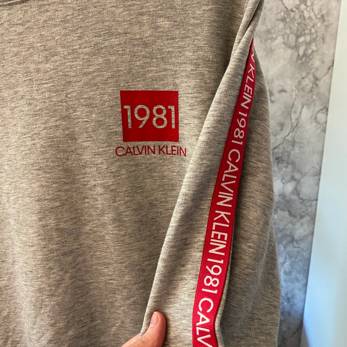 CK sweatshirt  - 90