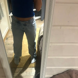 Jeans storlek 44 - Lågmidjade/ mellanhöga från Gina tricot, knappt använda 