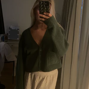 Mörkgrön kofta  - Mörkgrön kofta från zara tror jag, har inte lappen kvar❤️‍🔥