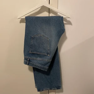 Hope rush denim - Hope rush denim mid vintage, storlek 33. Knappt använda och är i nyskick, köparen står för frakt!