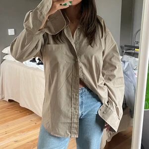 Oversized skjorta - 🫧