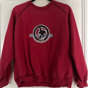 Sweatshirt  - En vintage hoodie utan märke eller storlek men på mig som vanligtvis är S sitter den lite oversized. Skulle gissa på strl M/L