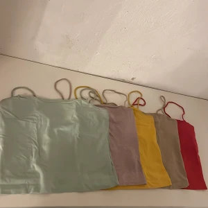 Linnen  - Linnen från Gina tricot,  10kr/st Alla är i stl S Köp alla 5 för 45 