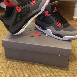 Jordan 4’s infrared - Storlek 44, nästan som nya, använda  Max 10 gånger. Du 