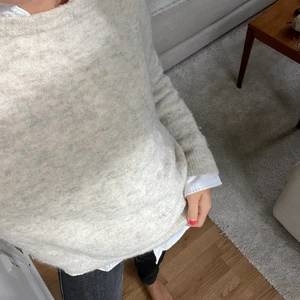 Beige stickad tröja - Varm och mysig tröja