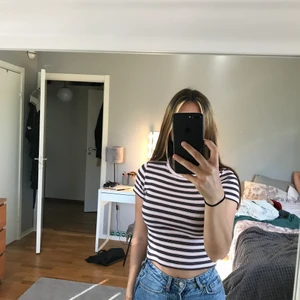 Tajt t-skirt - Enkelt basplagg o ha i garderoben. Den är ifrån hm och har använts ungefär 3 gånger bara.