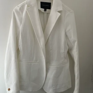 Vit kavaj  - En jättefin vit kavaj/blazer 
