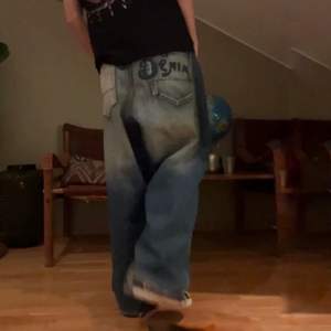 Jättesnygga jeans från märket akademiks!  skriv privat för fler frågor. Först till kvarn🙏 