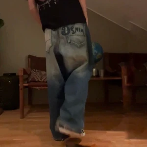 Jeans - Jättesnygga jeans från märket akademiks!  skriv privat för fler frågor. Först till kvarn🙏 
