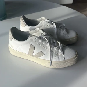 Veja sneakers 38 - Veja campo skor i storlek 38.  Sparsamt använda så i fint skick.   Nypris ca 1500kr