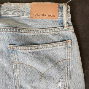 Säljer dessa jeans från Calvin Klein för de är för små! Används endast någon gång! W26 L32 💙💙