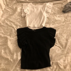 Toppar  - Använd 4 gånger, helt nya, kan mötas, en kostar 50 o för båda 100kr, strl 26 (S)