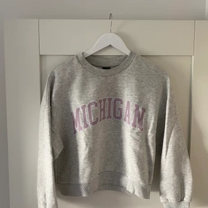 Sweatshirt  - Säljer en sportig snygg sweatshirt 💓