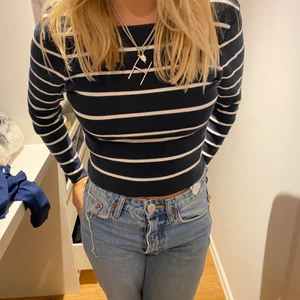 Tröja - Super snygg fin stickat tröja från Zara med super snygg öppen rygg🤩🤩 Frakt ingår ej!