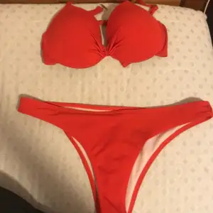 Röd bikini jättefin!