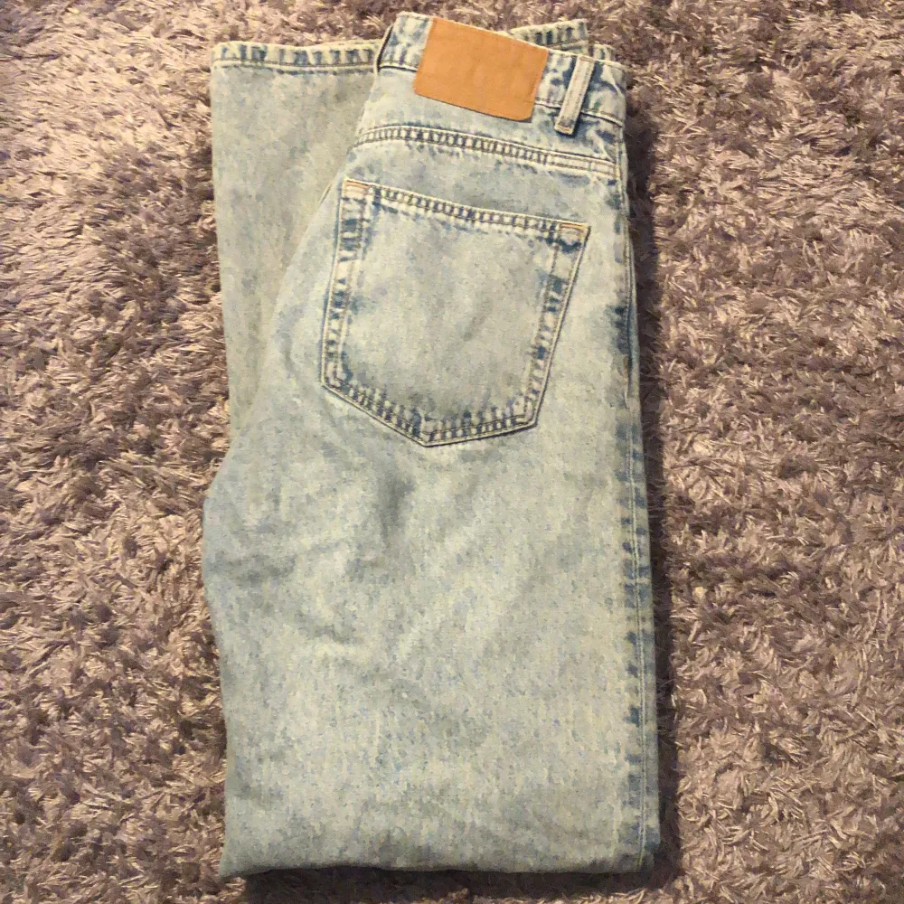 Säljer mina snygga jeans från h&m med fjärils tryck🦋 säljer eftersom inte använder så mycket. Använda fåtal gånger men ser helt nya ut. Priset är inte helt spikat än 🌟 hör av er om ni är intresserade 💘. Jeans & Byxor.