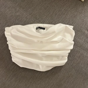 Corset - Corset från Zara. Använd fåtal gången. Storlek M men passar även som S. Ordinarie pris 349