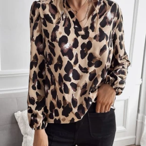 Blus - Ny och snygg blus men använder tyvärr inte