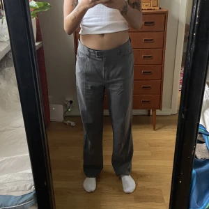 kostymbyxor  - gråa kostymbyxor i storlek 36