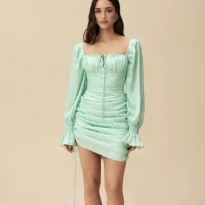 Adoore klänning - Jättefin klänning från adoore i storlek 36, har inga bilder med klänningen på då den är för liten för mig. Har i vanliga fall storlek m eller 38🤍 nypris 1400kr 