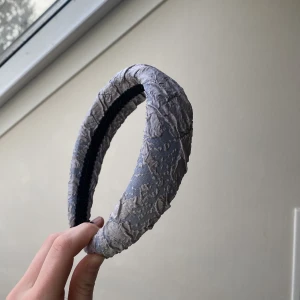 Hårband  - Säljer dessa så fina hårband från Pico köpta i Köpenhamn. Använd fåtal gånger och i jätte fint skick💕 Nypris 200kr/hårband☺️ Köp för 150kr styck eller 3 hårband för 400kr 