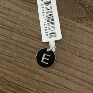 Edblad berlock E - Ny och oanvänd berlock från Edblad. Kan hängar på kedja. 