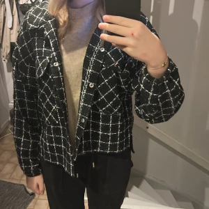 Vår jacka - Säljer denna fina vår jacka i gott skick, priset kan diskuteras och skriv privat för fler bilder💗😊