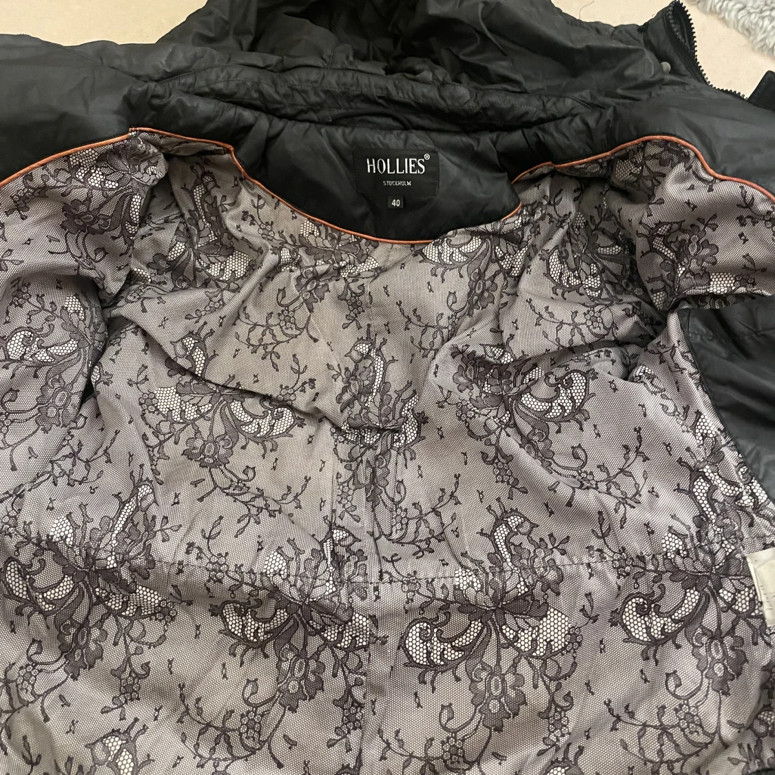hollies jacka  - 90