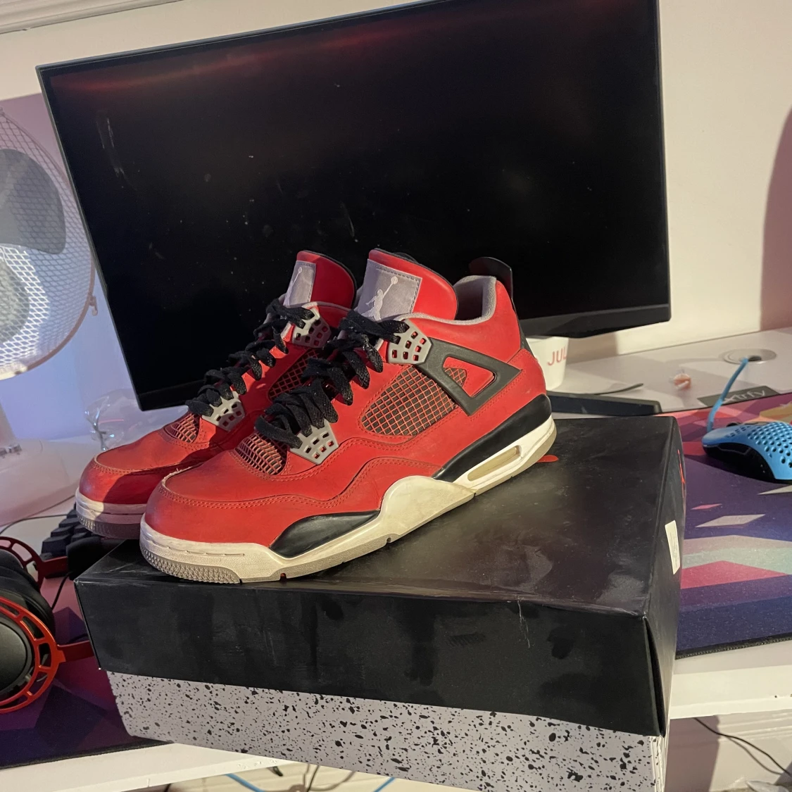 Jordan 4 toro bravo