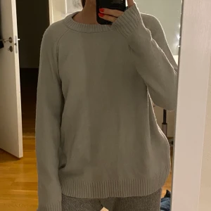 Grå tröja - Säljer denna gråa tröja. Helt ny❤️