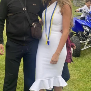 Klänning  - Säljer min studentklänning 