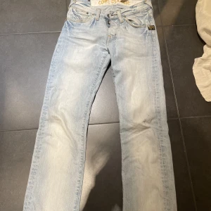 lågmidjade jeans - snygga lowwaist jeans som inte kommer till använding längre! w29/l32 ca stlk 36 skulle jag säga 