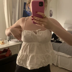 Vit topp - Köparen står för frakten💖