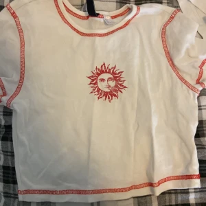 Hm tröja - Hm tröja säljs då den inte kommer till Användnig💓liten i storleken 