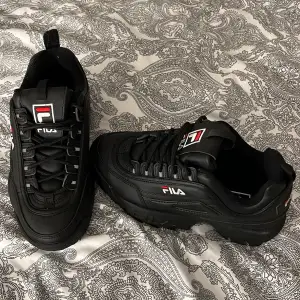 Fila skor i storlek 37. Endast testade inomhus