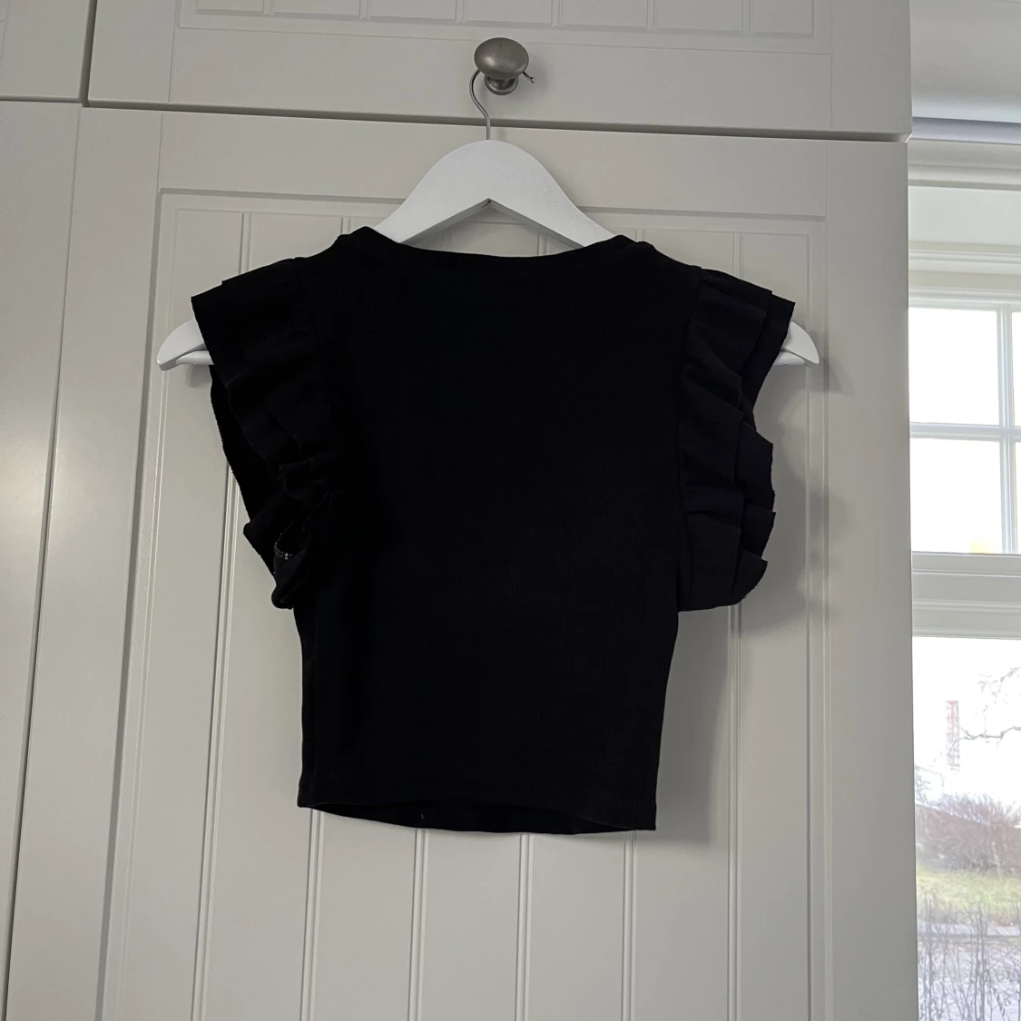  T-shirt med volanger - 90