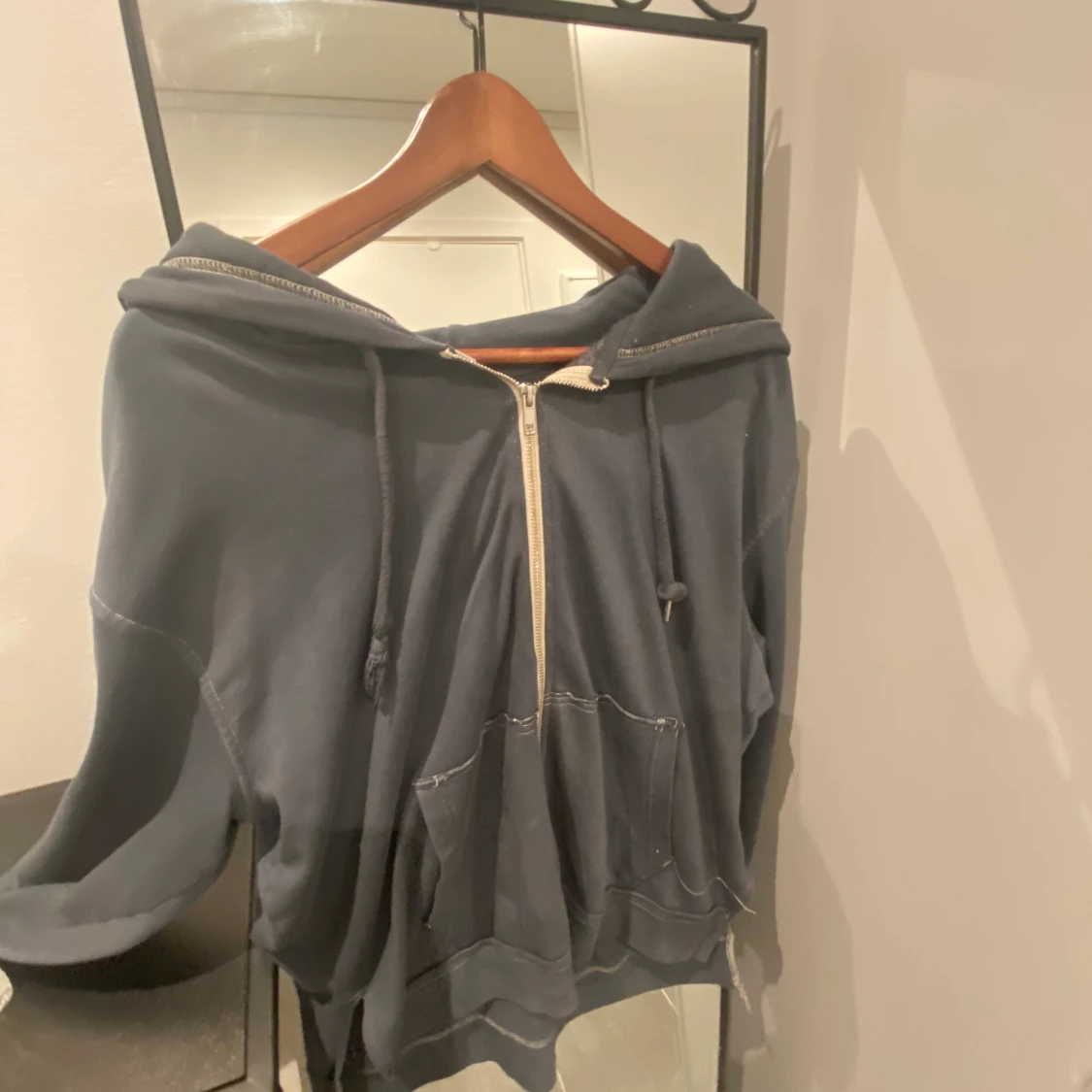 Mörkgrå huvtröja - 90