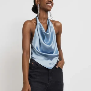 Blå topp Ginatricot - Blå topp med öpppen rygg. (Lånade bilder). 💙