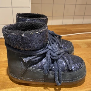 Inuikki - Super snygga och unika inuikkis. Sparsamt använda. 