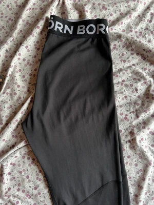 Björnborg byxor - Björnborg leggings i storlek 42. Jätte bekväma och mjuka. Sköna att ha på sig 