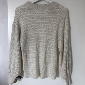 Stickad tröja - Superfin vit stickad tröja