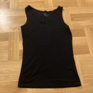 Svart mjuk linne - Svart väldigt bekväm mjuk linne. Har används ett par gånger. 30 + frakt