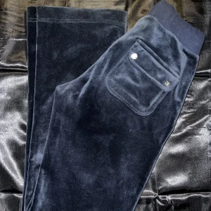 Juicy Couture byxor 💙 - Sparsamt använda, köpta på raglady i Göteborg 🥰