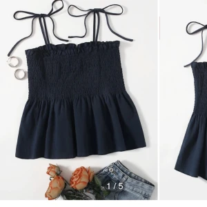 Sommar topp - Säljer denna super populära marinblåa topp. Kan användas som topp eller kjol❤️‍🔥